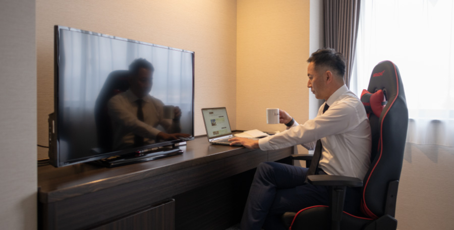 お部屋でデスクワーク