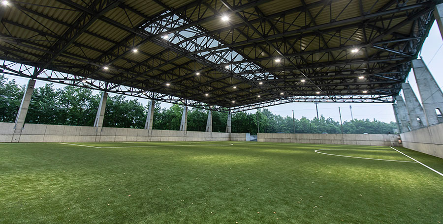 人工芝フィールドで遊ぶ